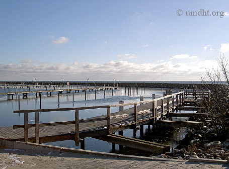 Blick auf die halb fertiggestellte Steganlage fuer Grosssegler im Yachthafen Groemitz am 14.02.09. - Für eine größere Bilddarstellung klicken Sie bitte auf das Foto. Blick auf die halb fertiggestellte Steganlage fuer Grosssegler im Yachthafen Groemitz am 14.02.09. - Für eine größere Bilddarstellung klicken Sie bitte auf das Foto.